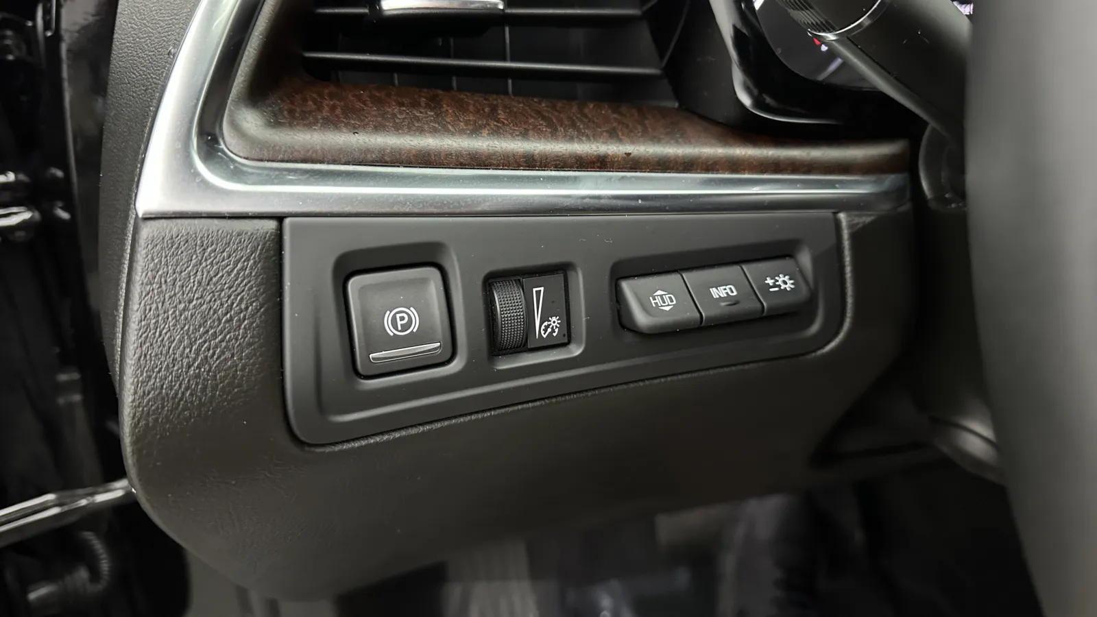 Cadillac XT5 photo 17