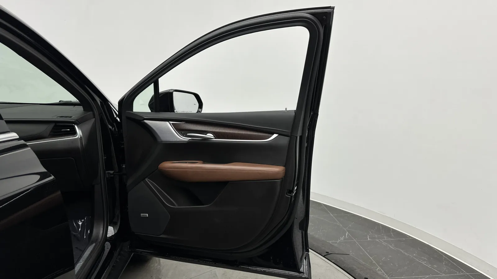 Cadillac XT5 photo 36