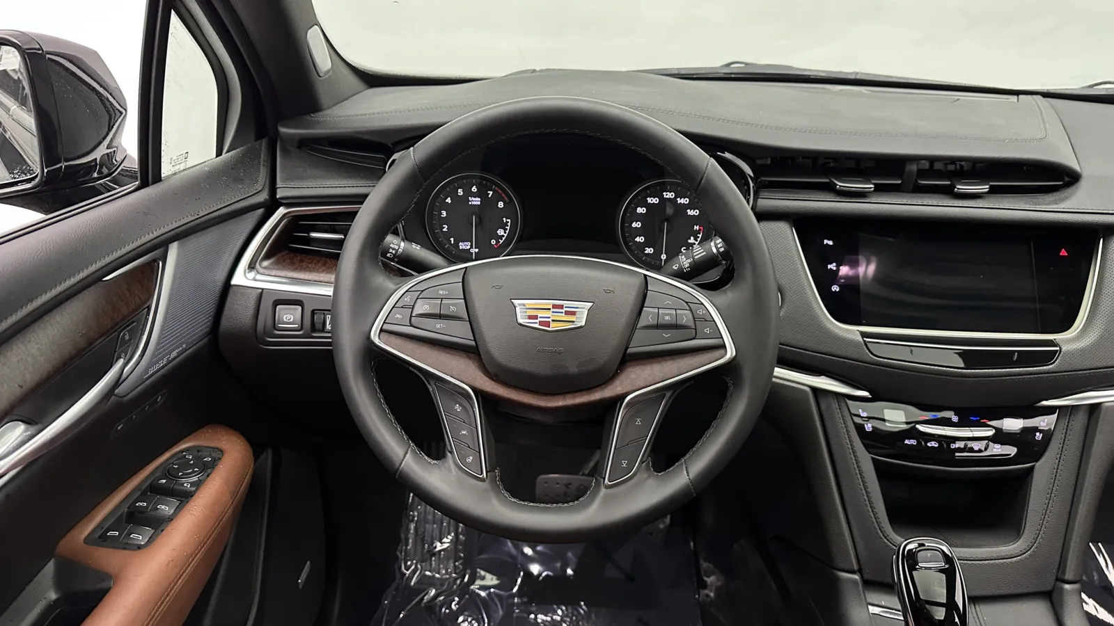 Cadillac XT5 photo 32