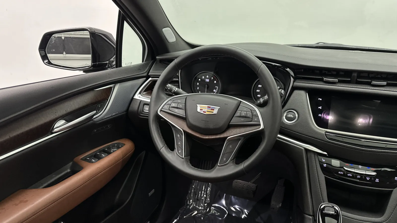 Cadillac XT5 photo 33