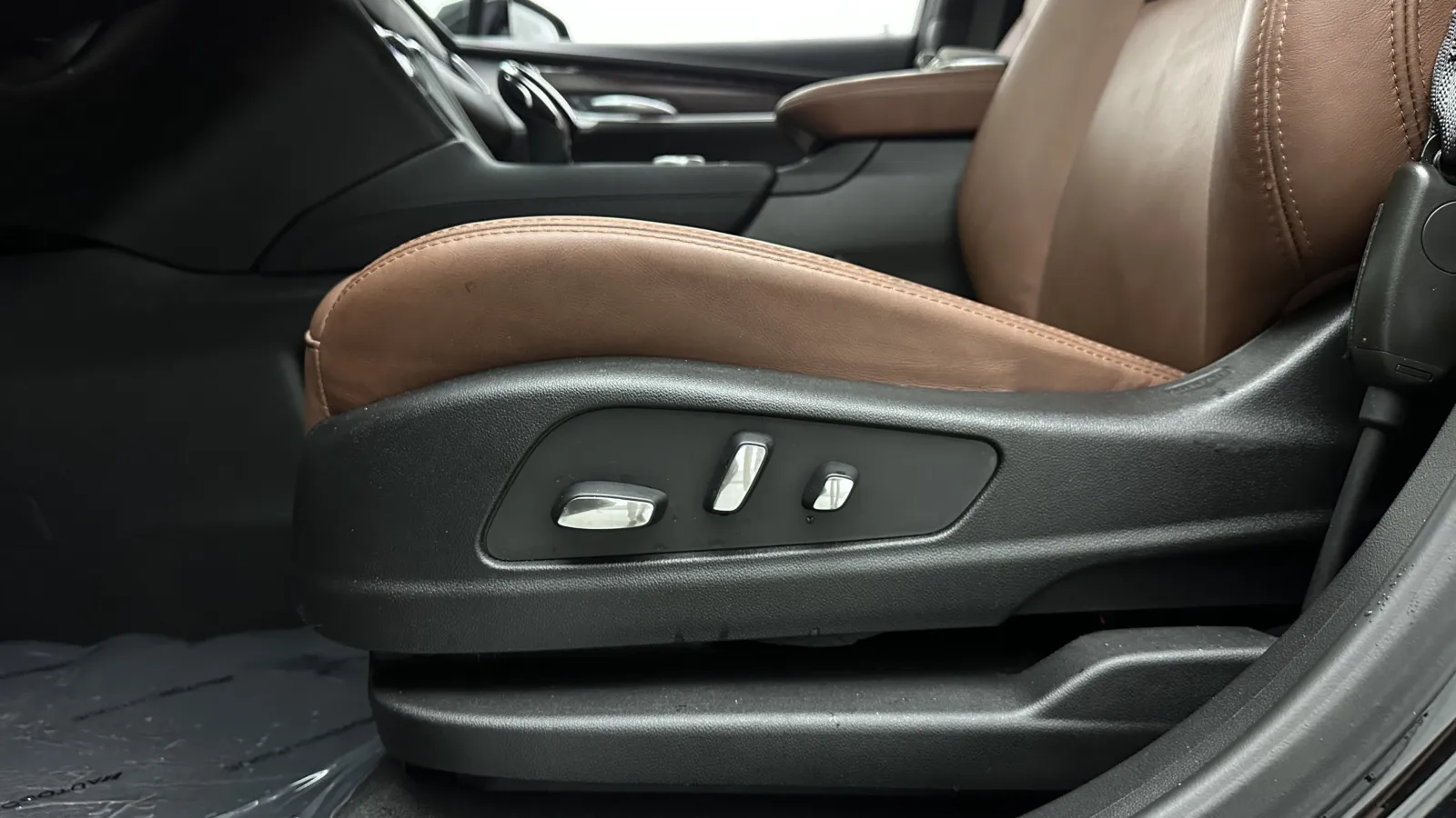 Cadillac XT5 photo 15