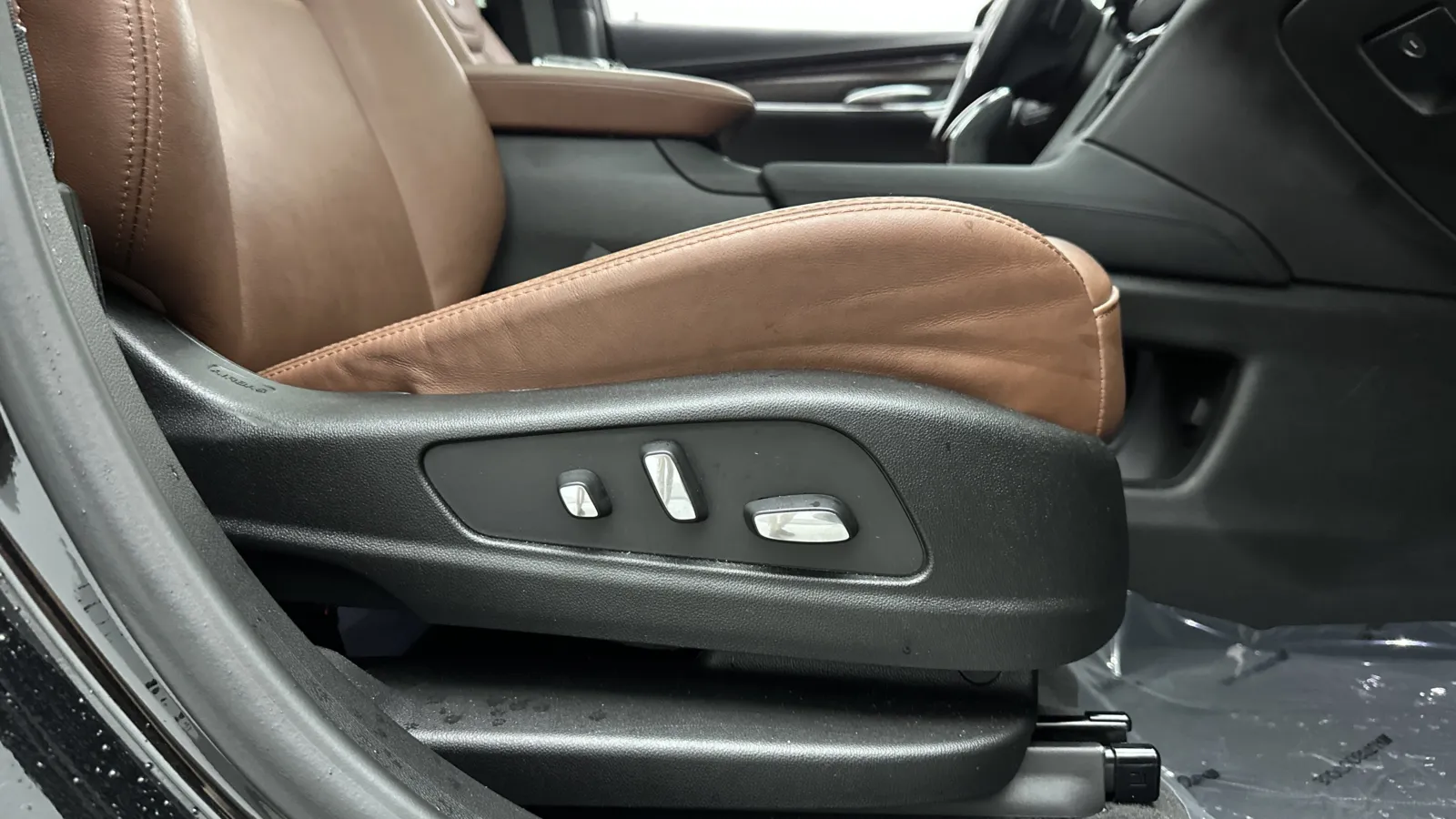 Cadillac XT5 photo 38