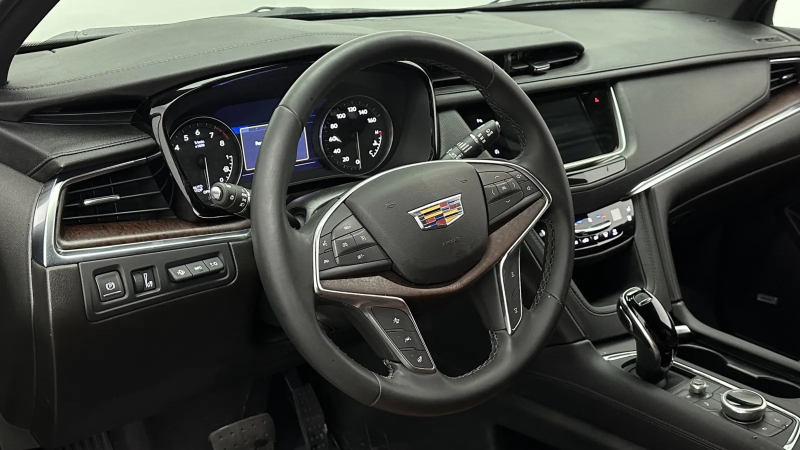 Cadillac XT5 photo 11