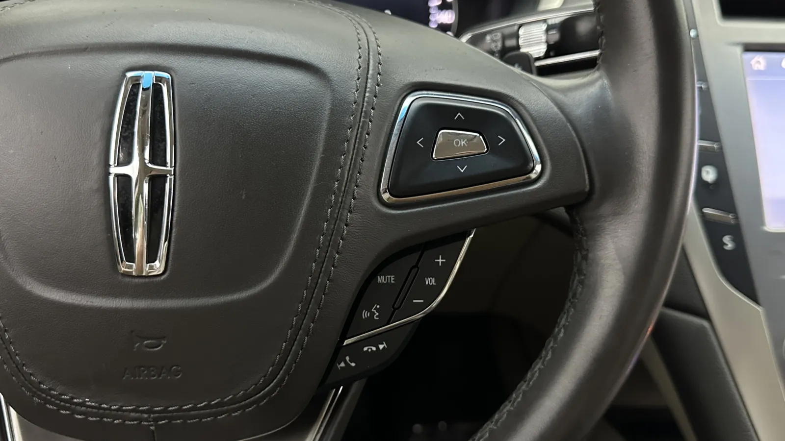 Lincoln MKZ photo 15