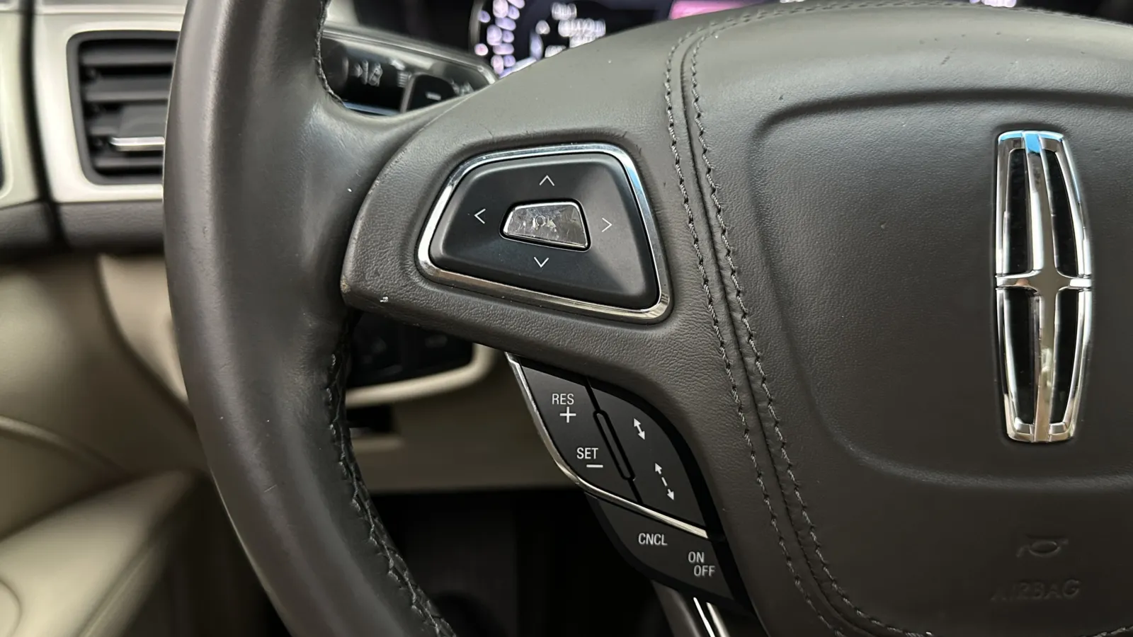 Lincoln MKZ photo 14