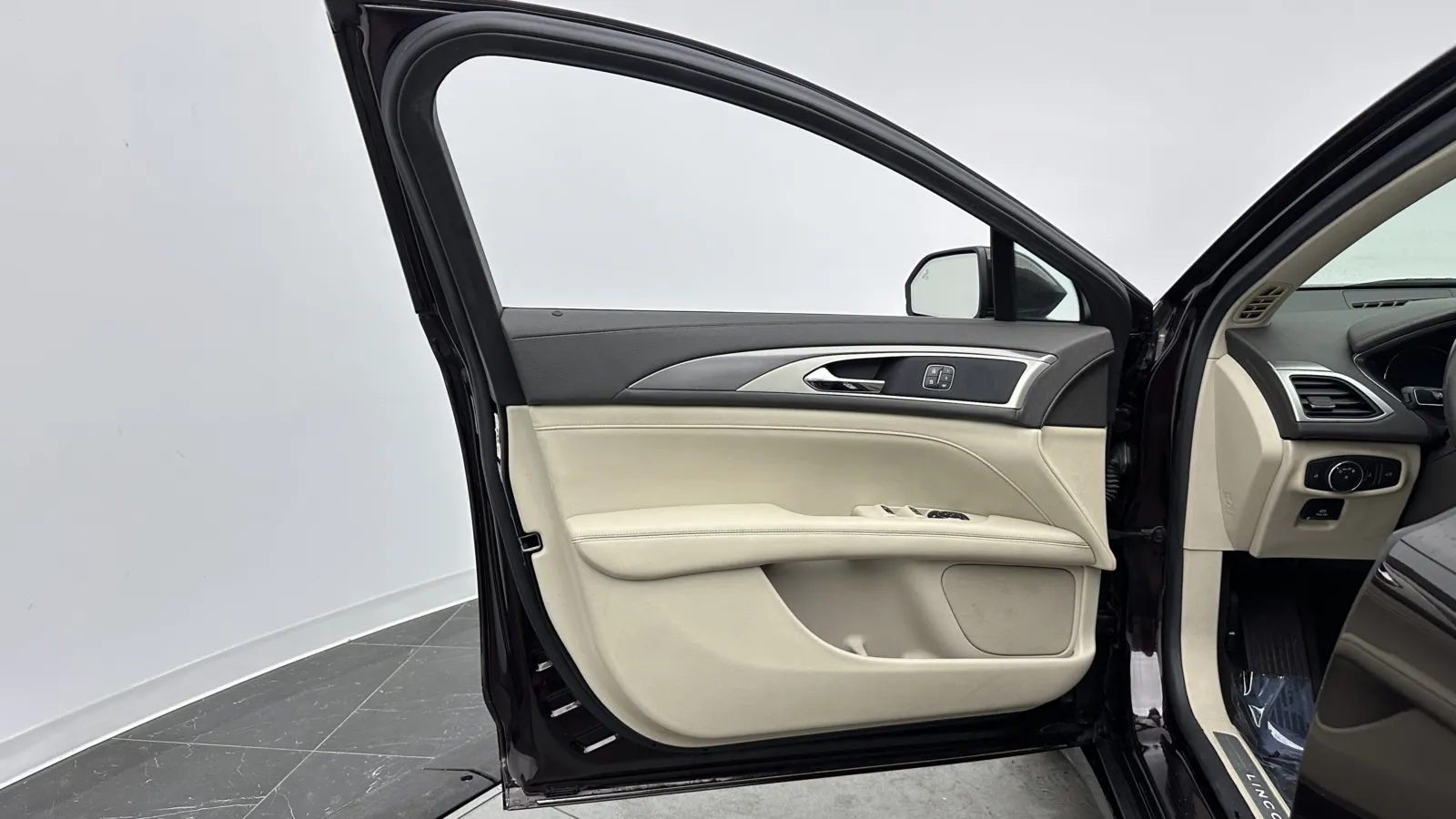Lincoln MKZ photo 8