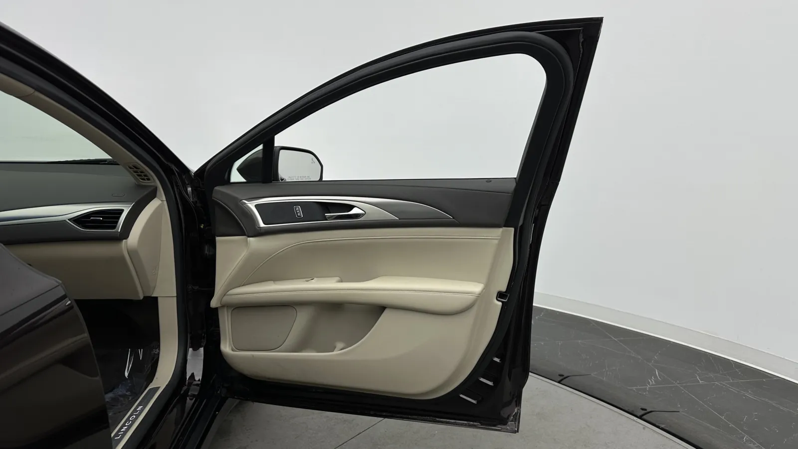 Lincoln MKZ photo 28