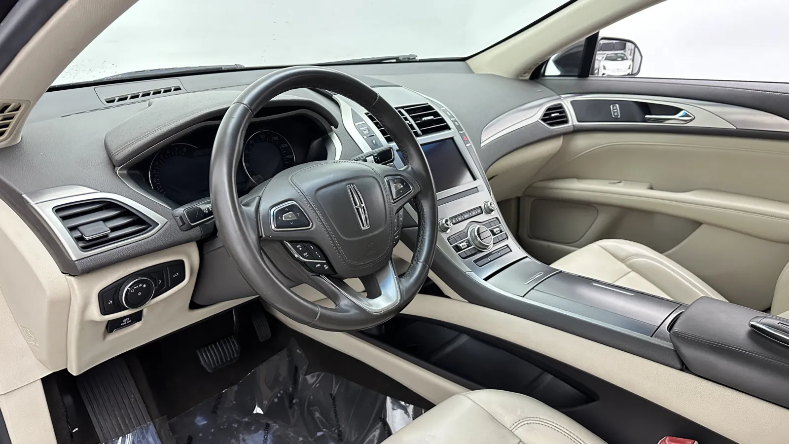 Lincoln MKZ photo 9