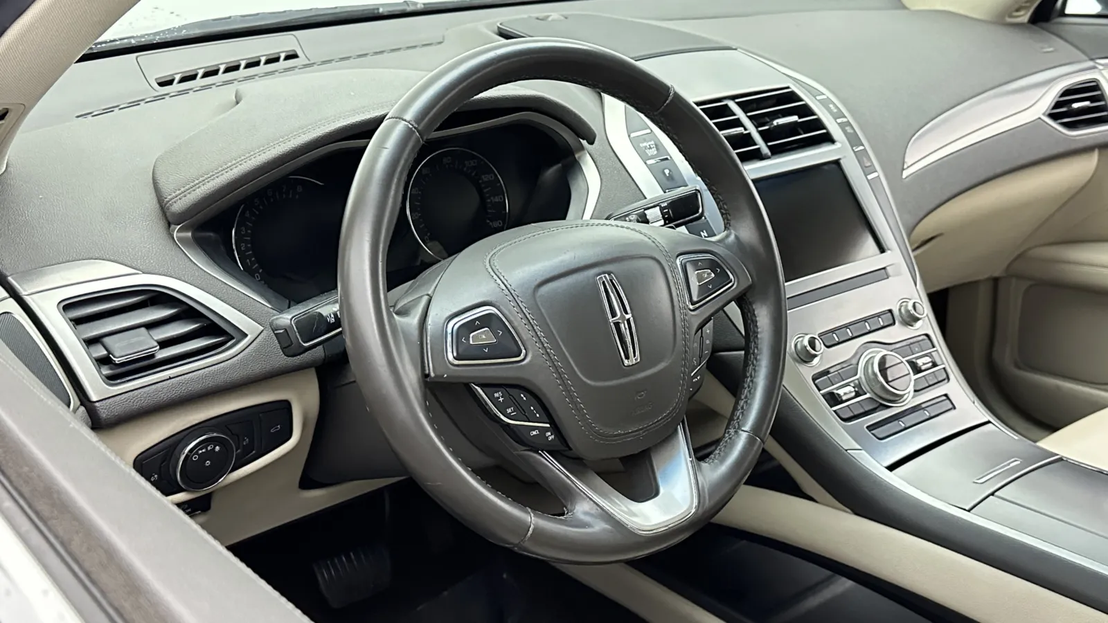 Lincoln MKZ photo 7