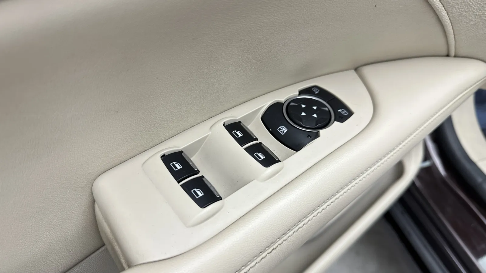 Lincoln MKZ photo 10