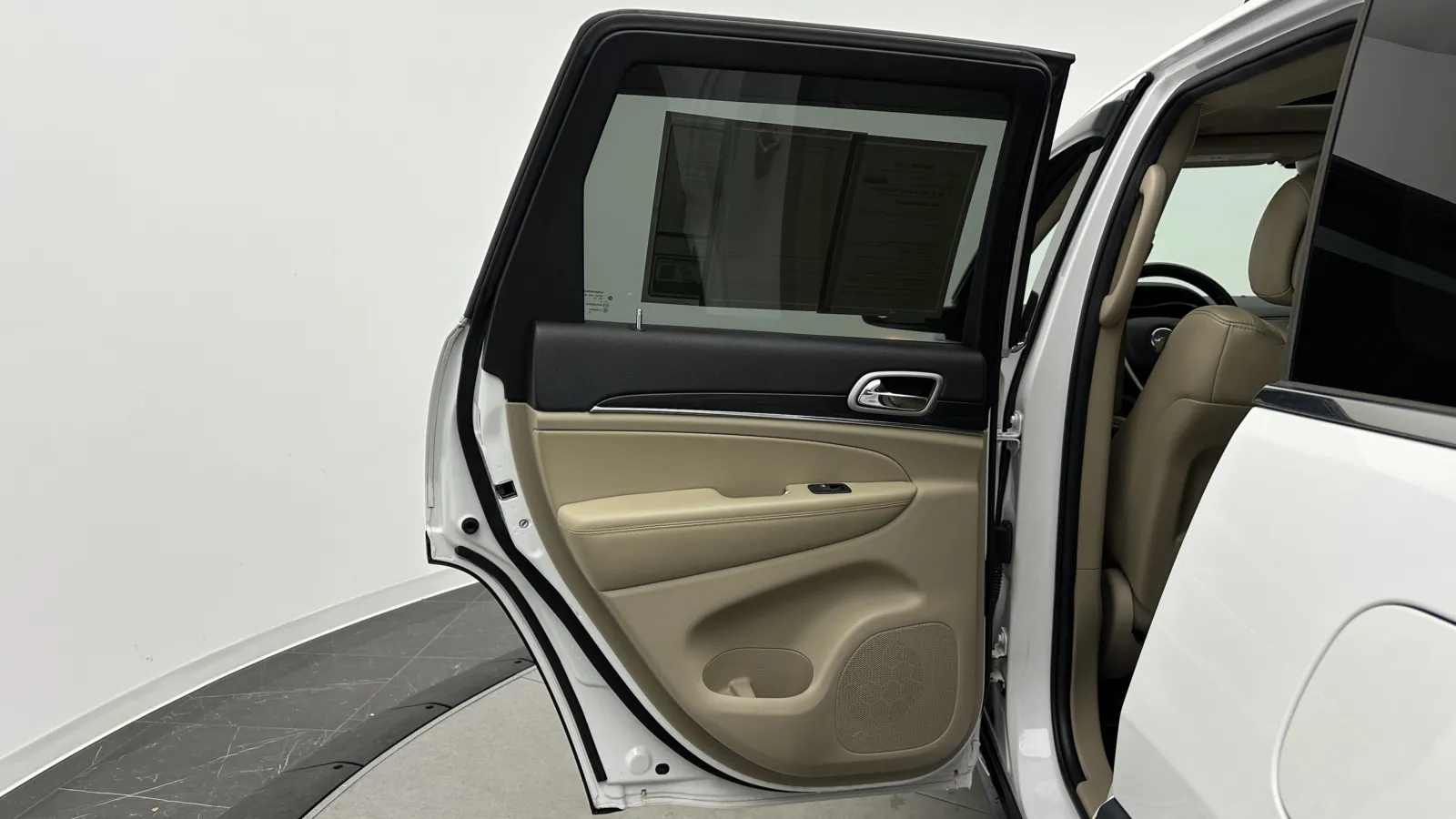 Jeep Grand Cherokee photo 27