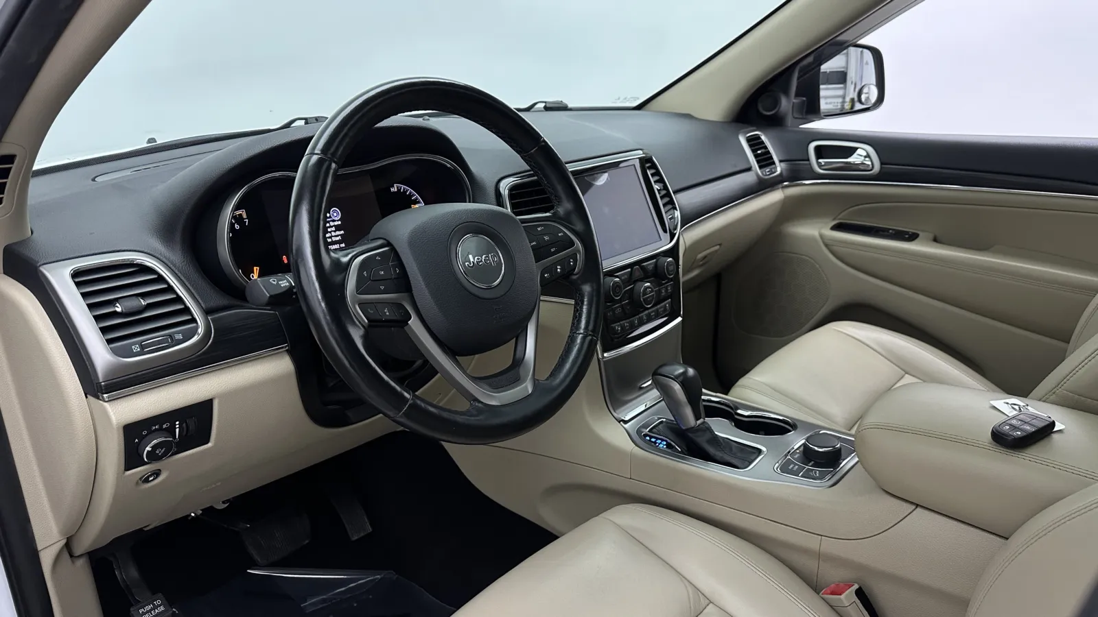 Jeep Grand Cherokee photo 12
