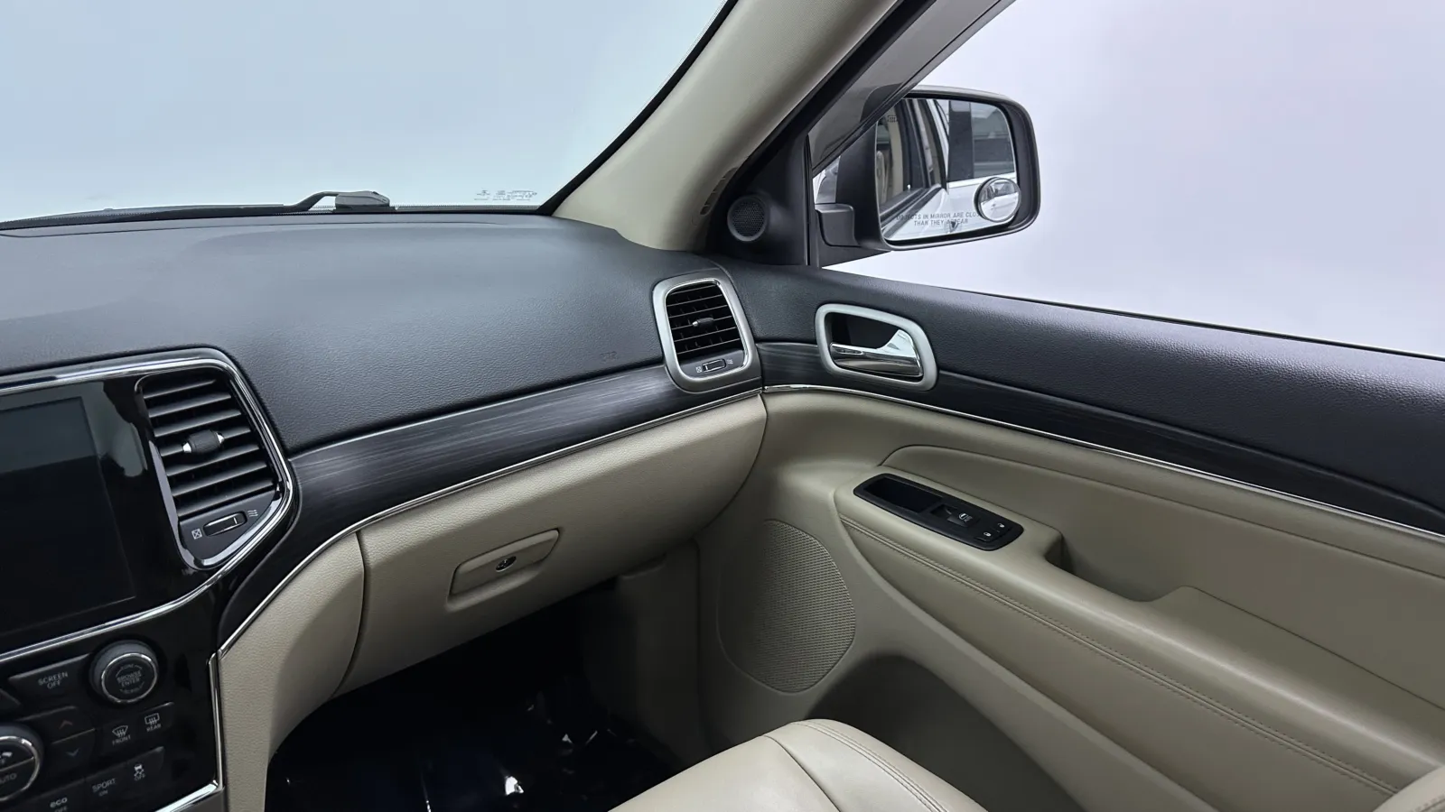 Jeep Grand Cherokee photo 35