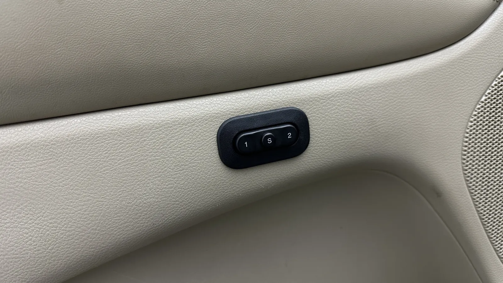 Jeep Grand Cherokee photo 14