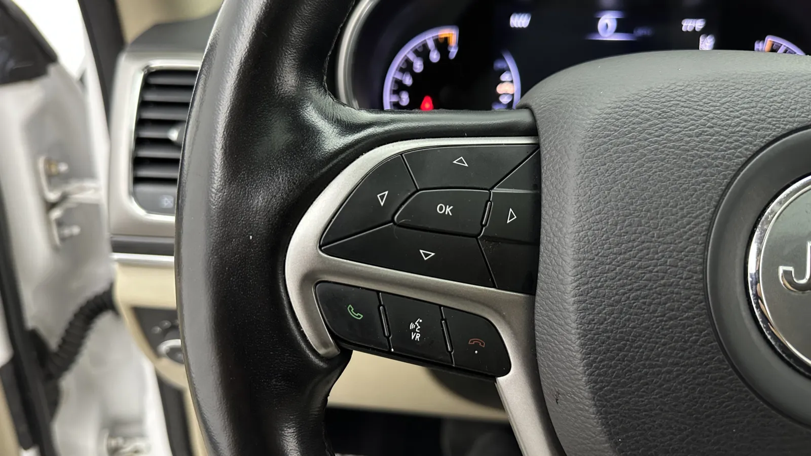Jeep Grand Cherokee photo 23