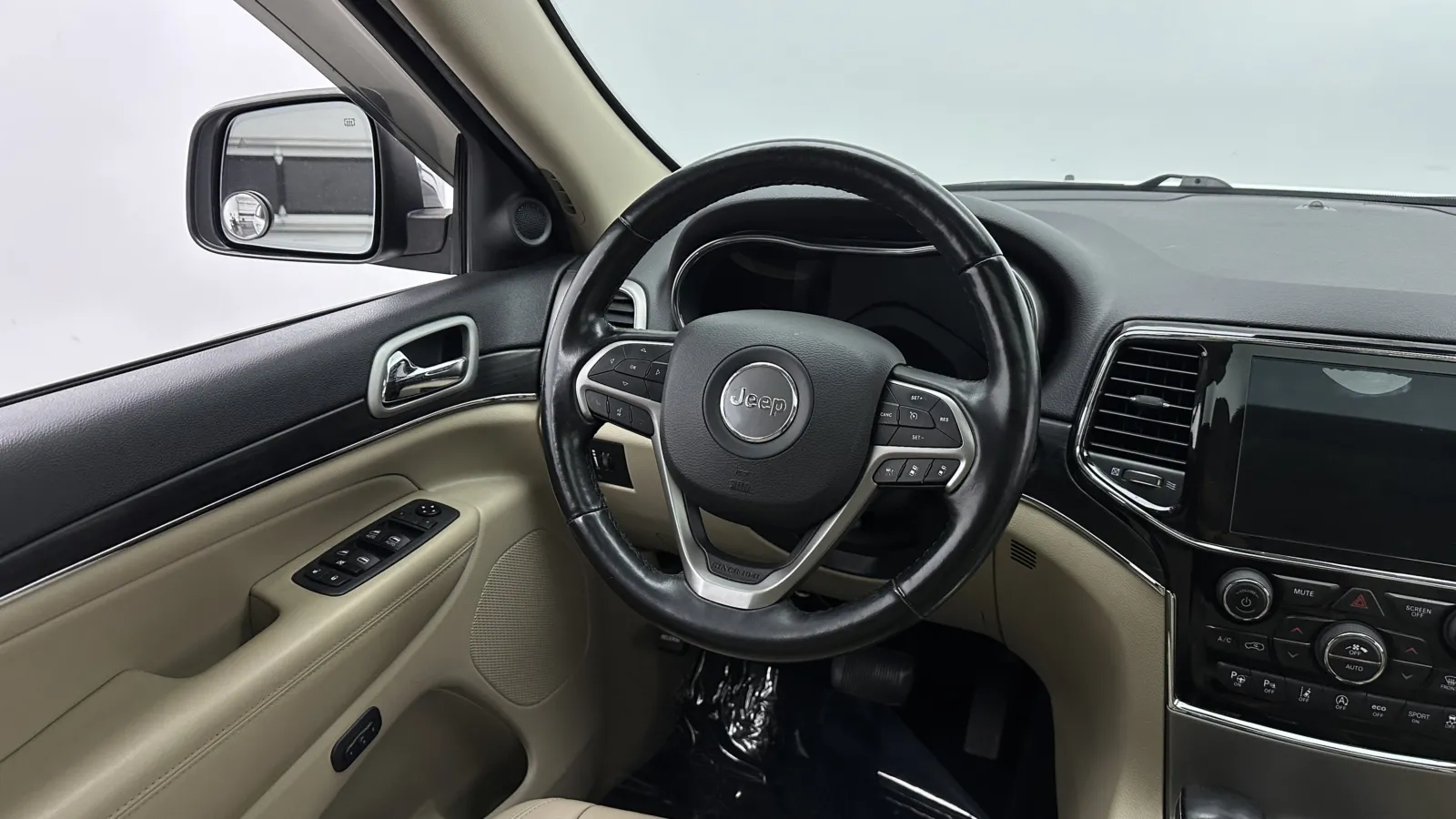 Jeep Grand Cherokee photo 33