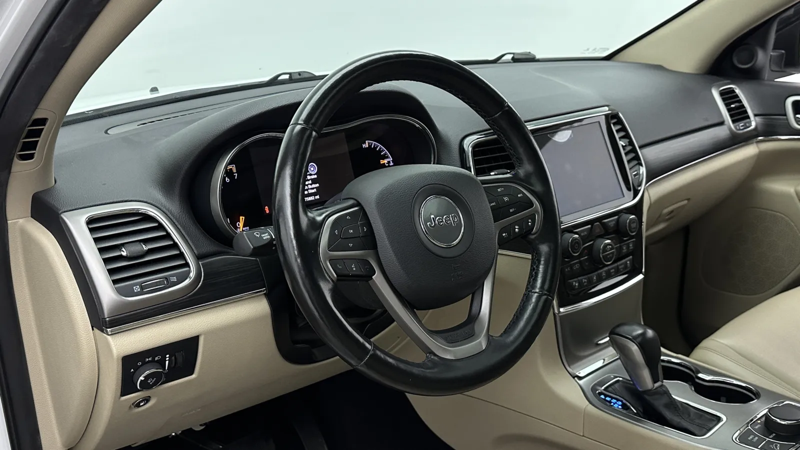 Jeep Grand Cherokee photo 10