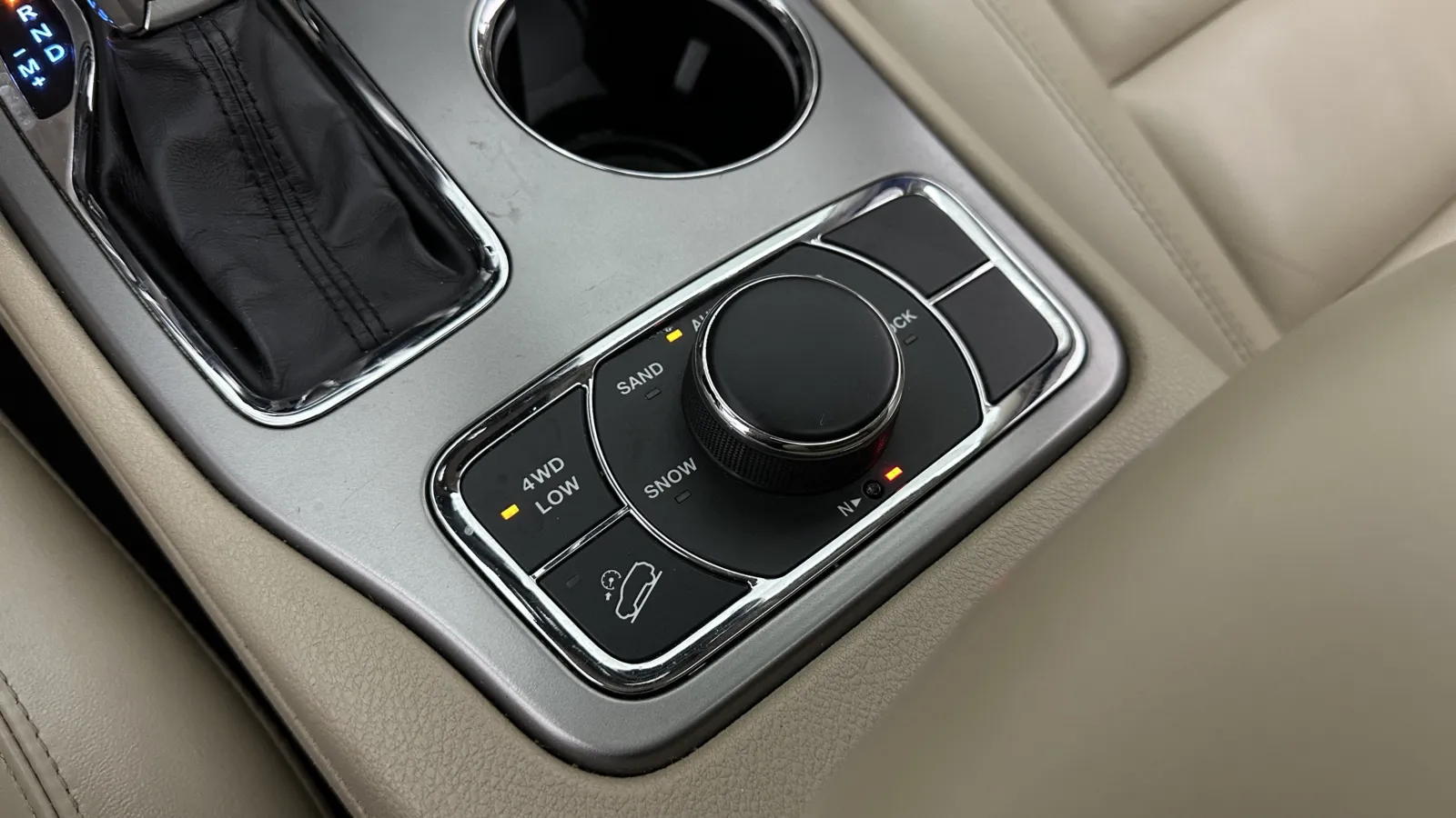 Jeep Grand Cherokee photo 18