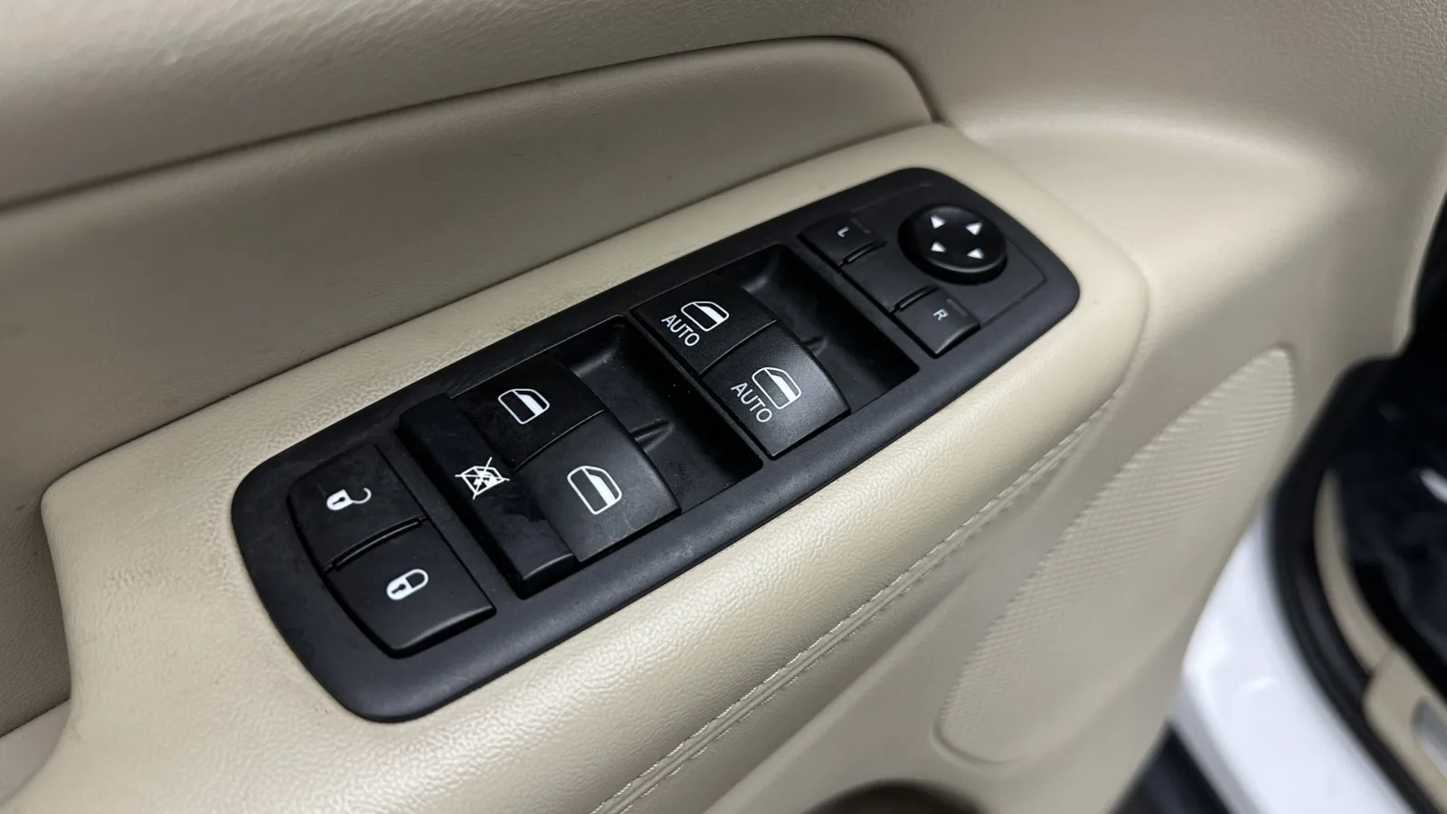Jeep Grand Cherokee photo 13
