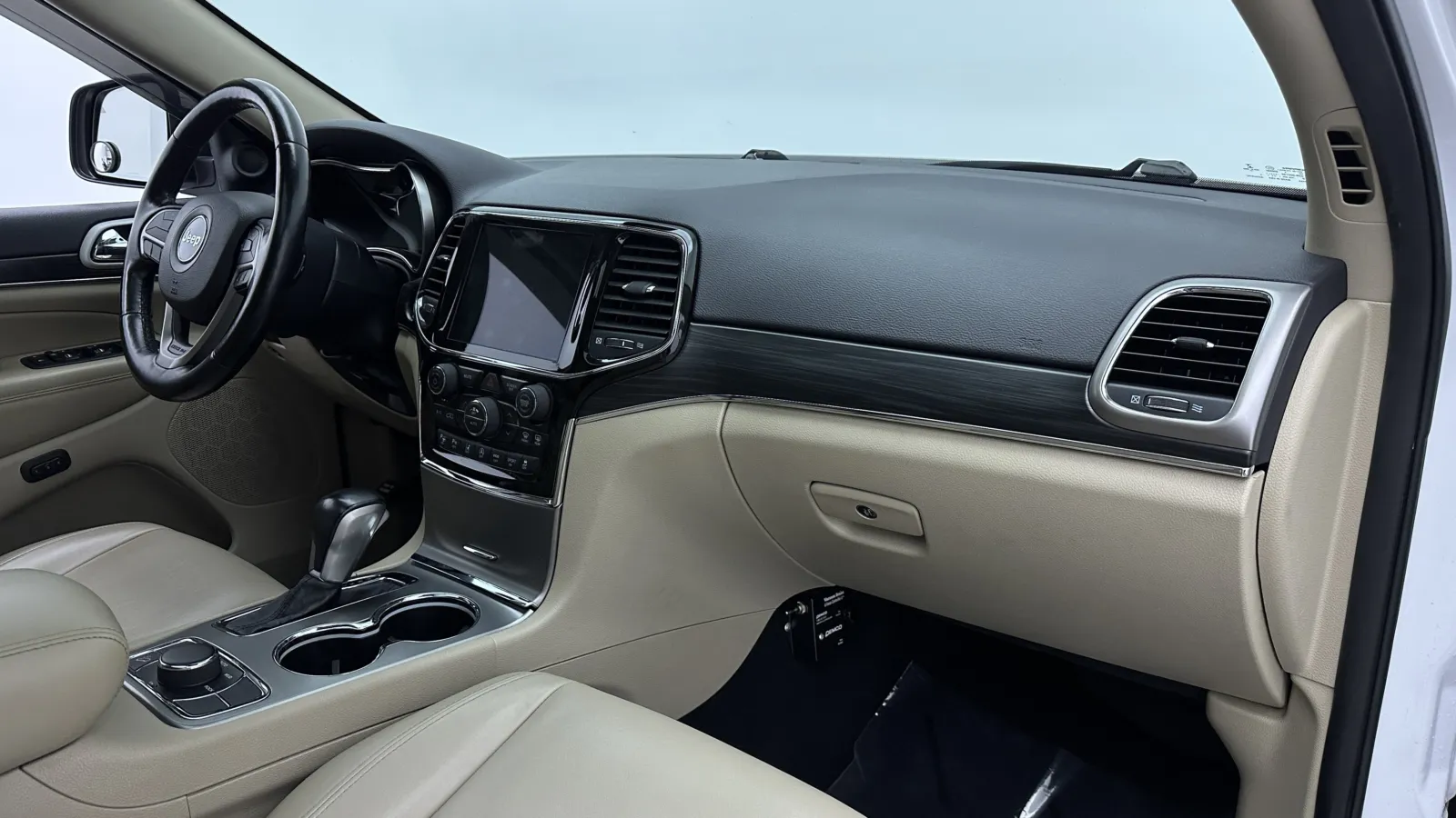 Jeep Grand Cherokee photo 39