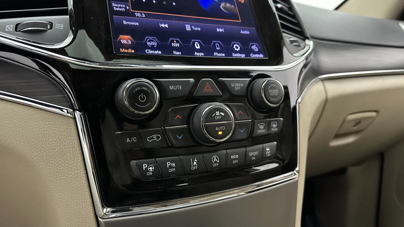 Jeep Grand Cherokee photo 20