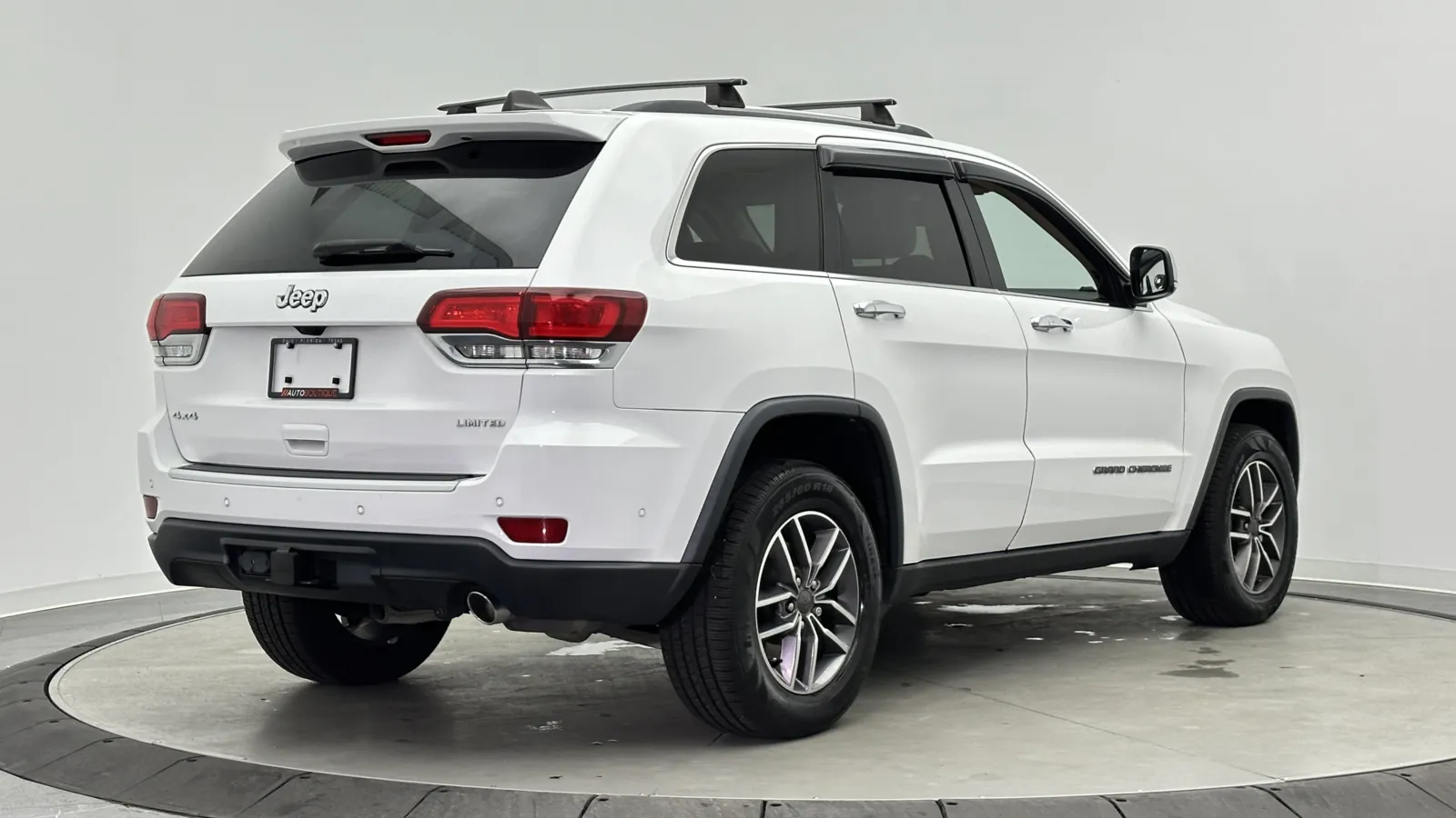 Jeep Grand Cherokee photo 9