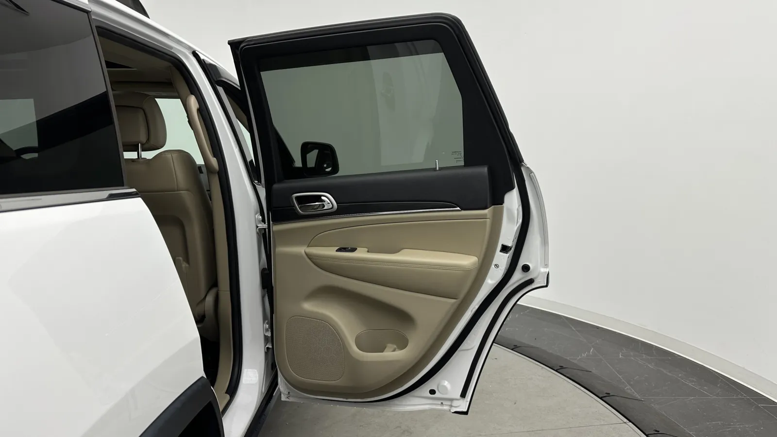 Jeep Grand Cherokee photo 30