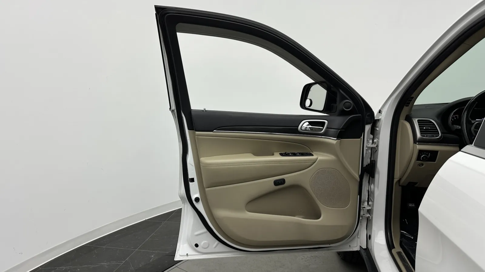 Jeep Grand Cherokee photo 11