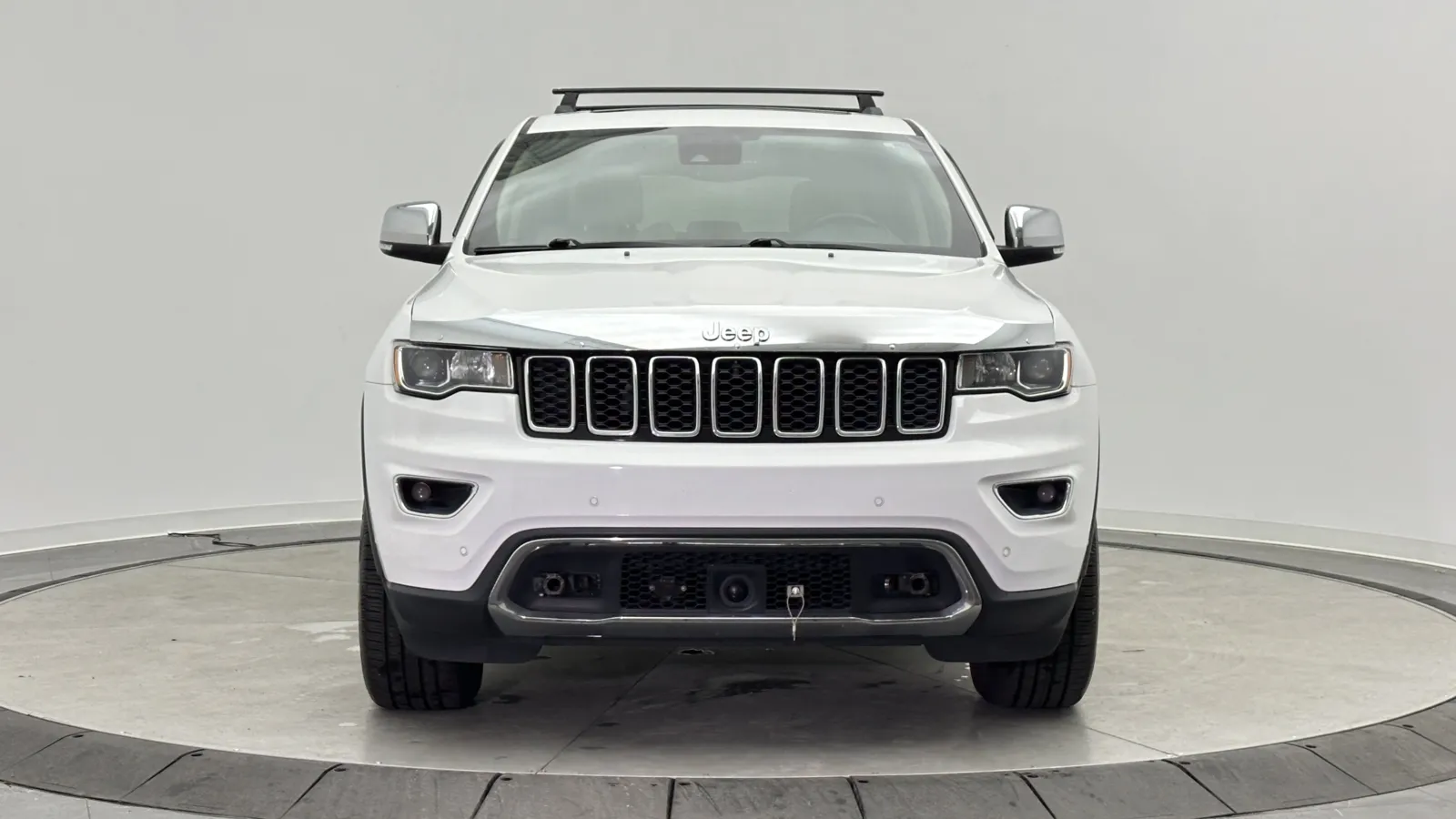 Jeep Grand Cherokee photo 2