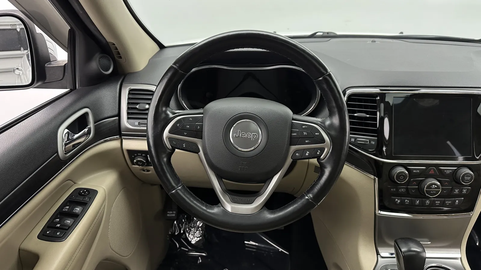 Jeep Grand Cherokee photo 32