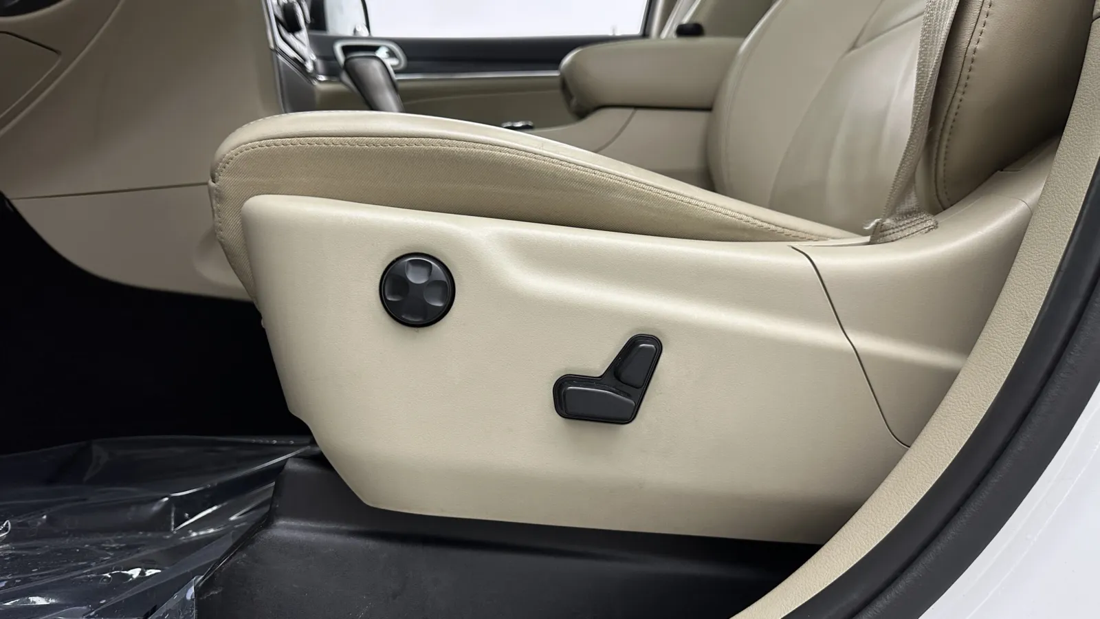 Jeep Grand Cherokee photo 16