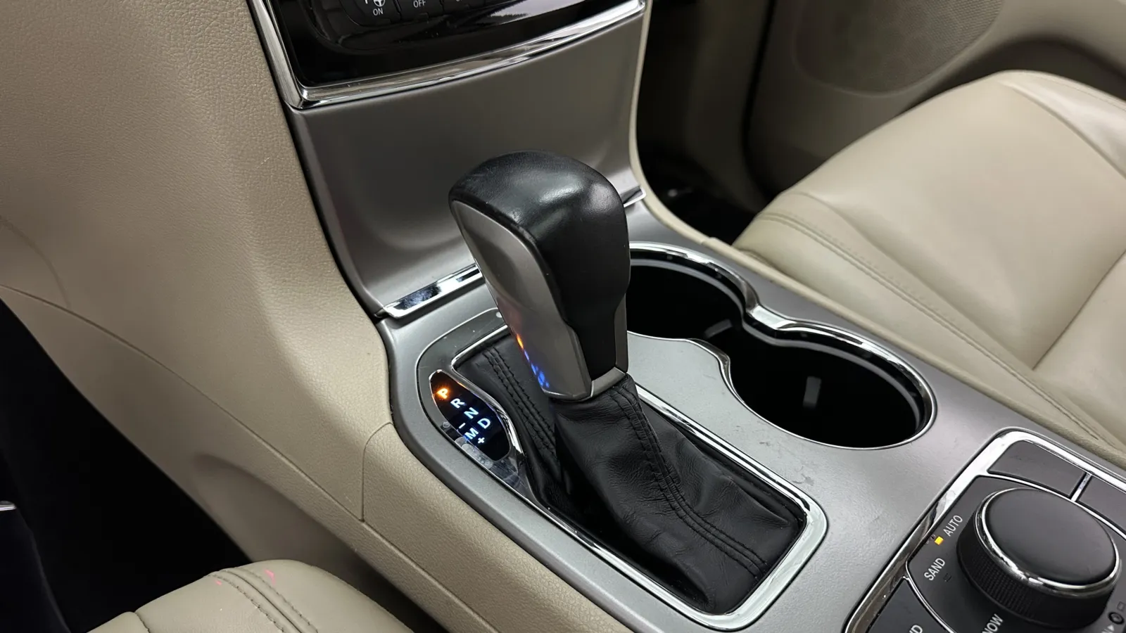 Jeep Grand Cherokee photo 19