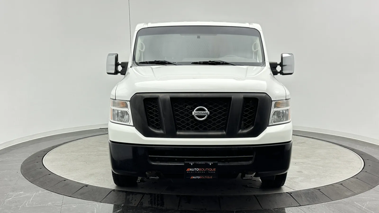 Nissan NV photo 2