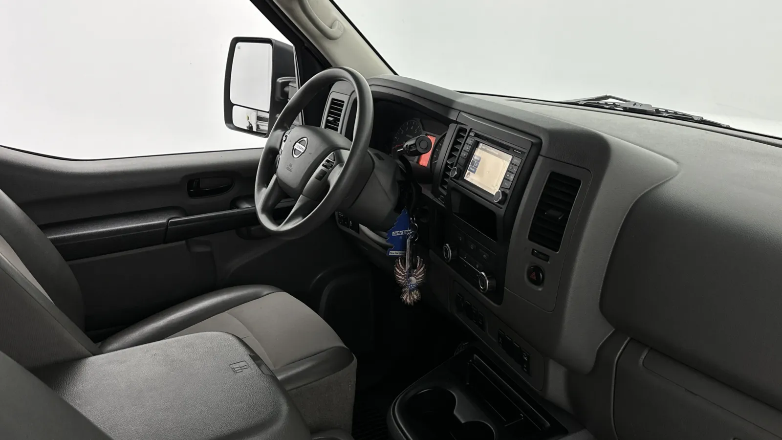 Nissan NV photo 26