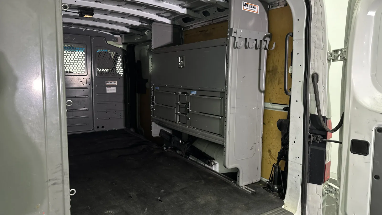 Nissan NV photo 23