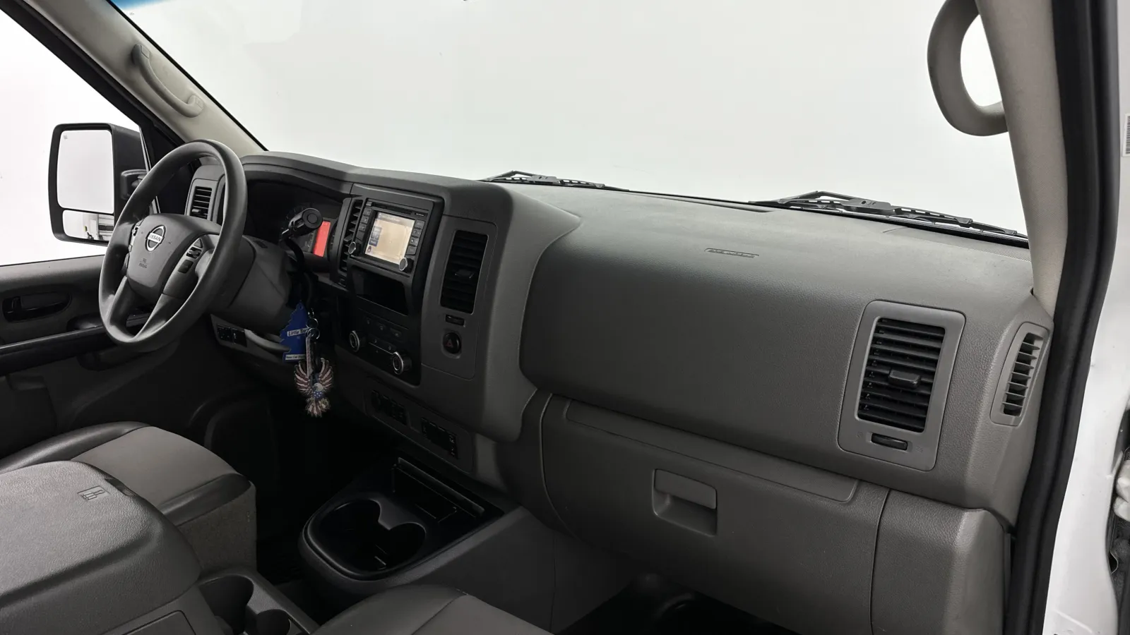 Nissan NV photo 28