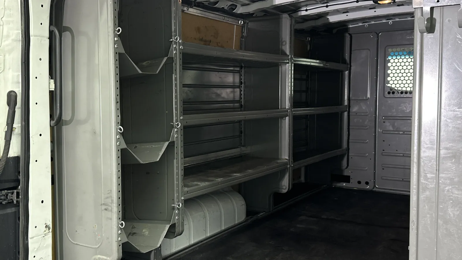 Nissan NV photo 22