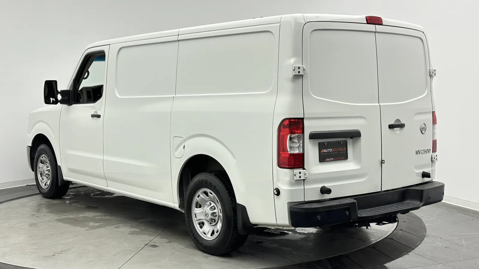 Nissan NV photo 6