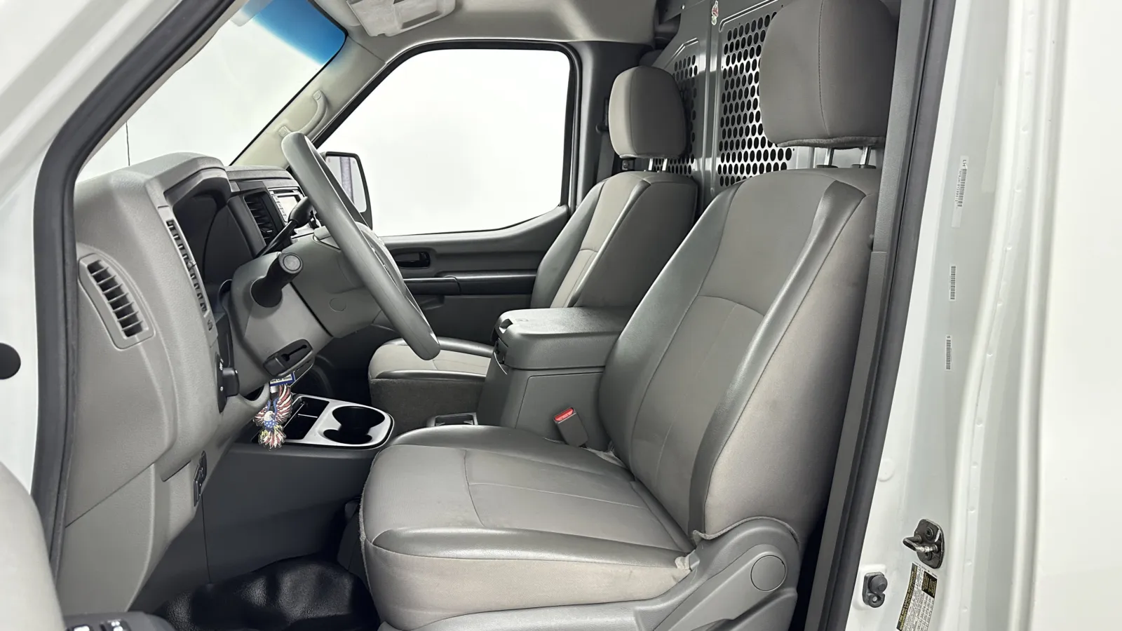 Nissan NV photo 10