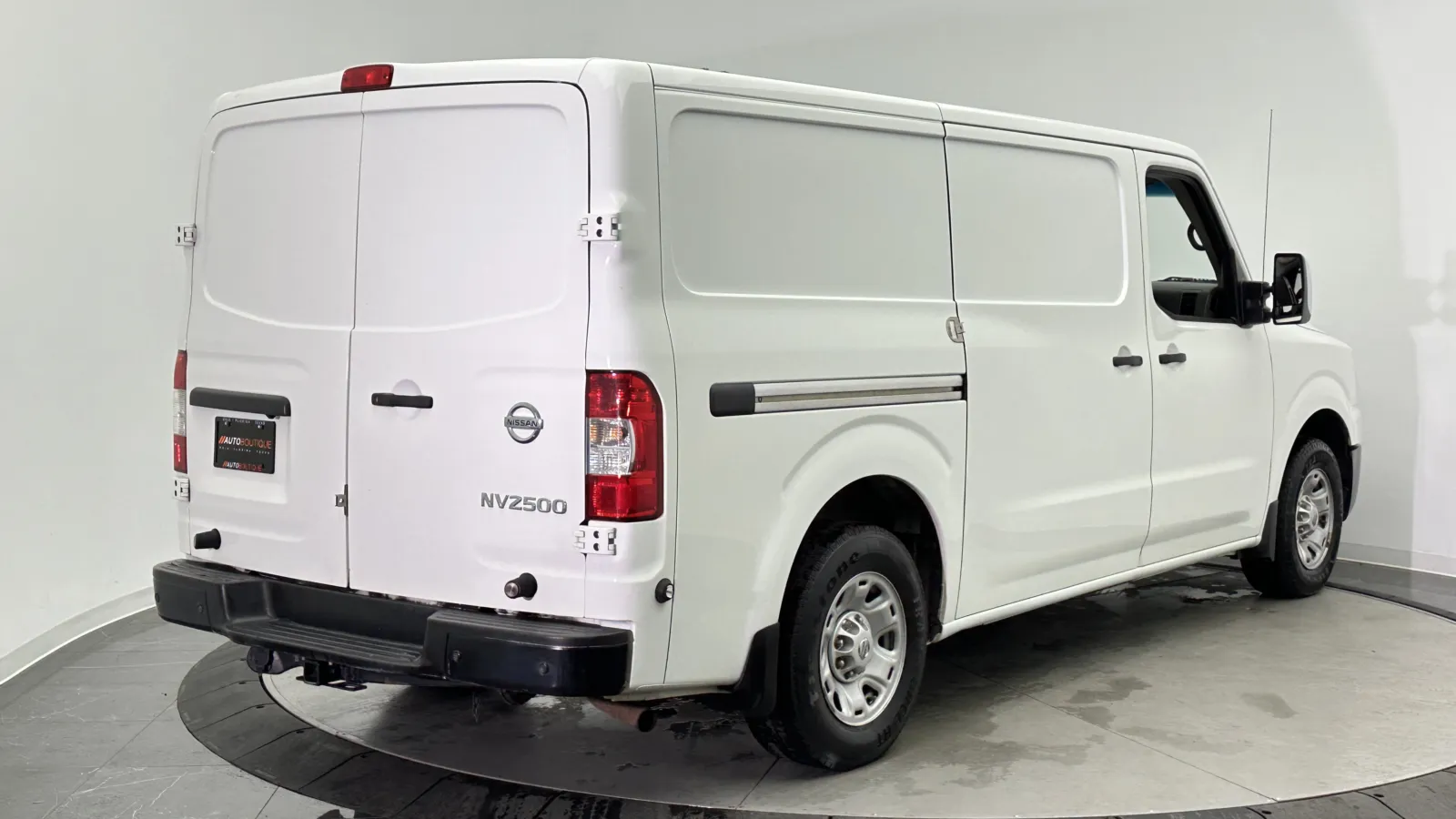 Nissan NV photo 5