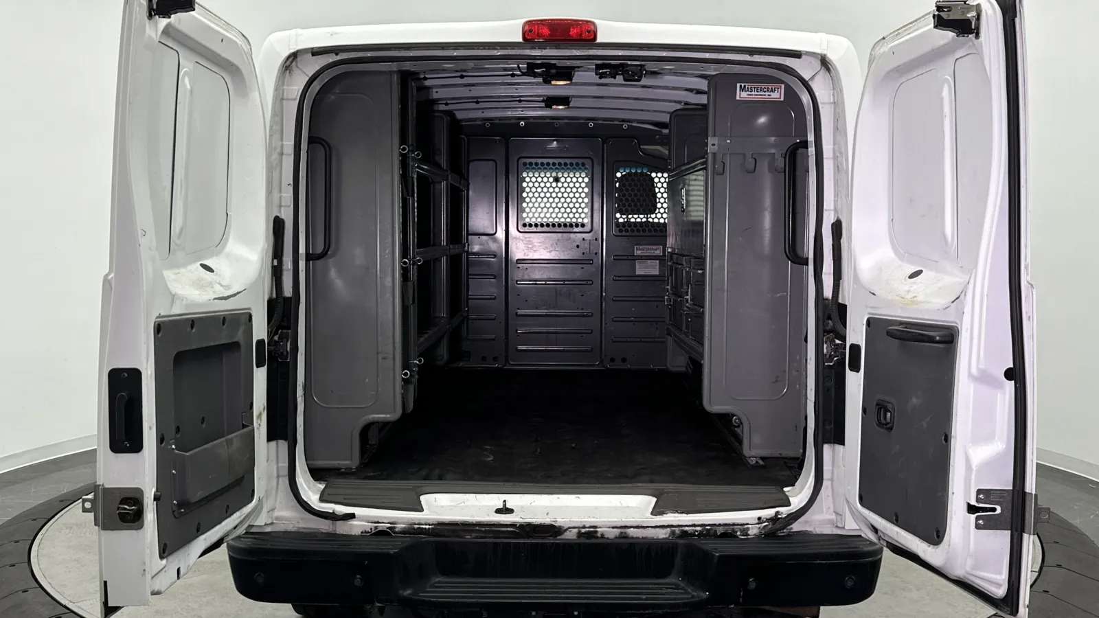 Nissan NV photo 21