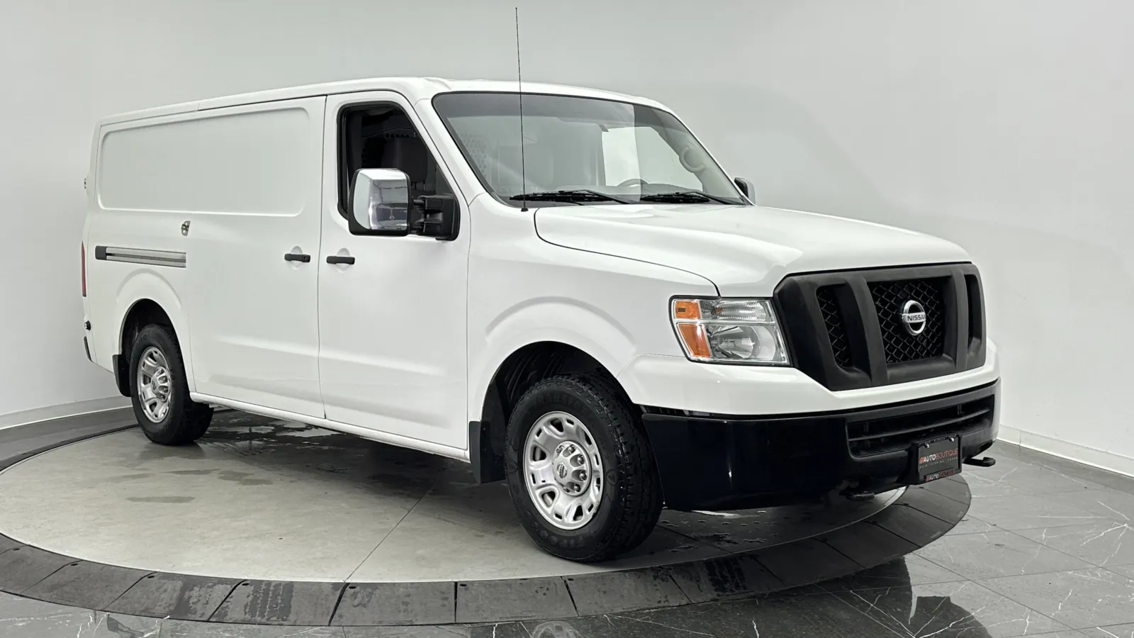 Nissan NV photo 3