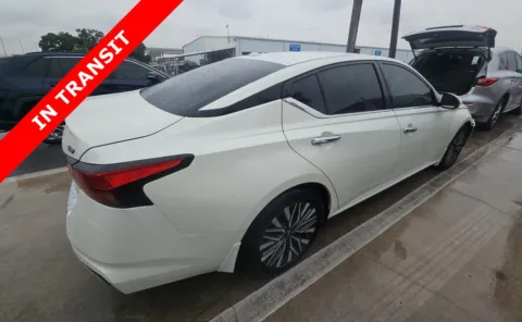 Another view of 2023 Nissan Altima 2.5 SV for sale in Jacksonville, FL at Auto Boutique Florida