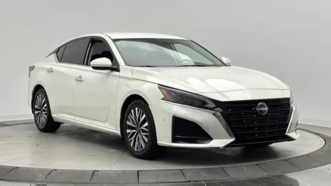 Another view of 2023 Nissan Altima 2.5 SV for sale in Jacksonville, FL at Auto Boutique Florida