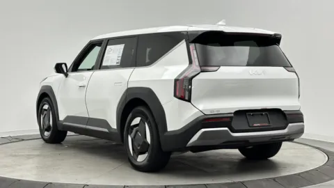 More photos of 2024 Kia EV9 Light Long Range at Auto Boutique Florida, FL