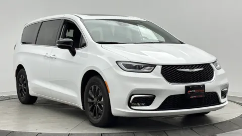 Another view of 2026 Chrysler Pacifica Limited for sale in Jacksonville, FL at Auto Boutique Florida