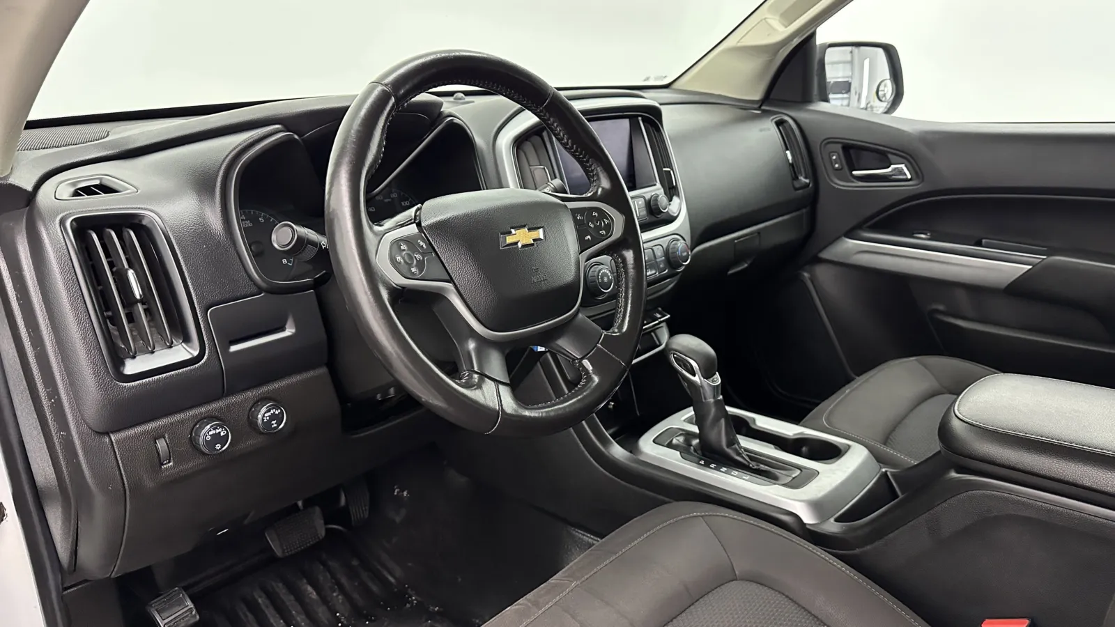 Image of 2022 Chevrolet Colorado 4WD LT