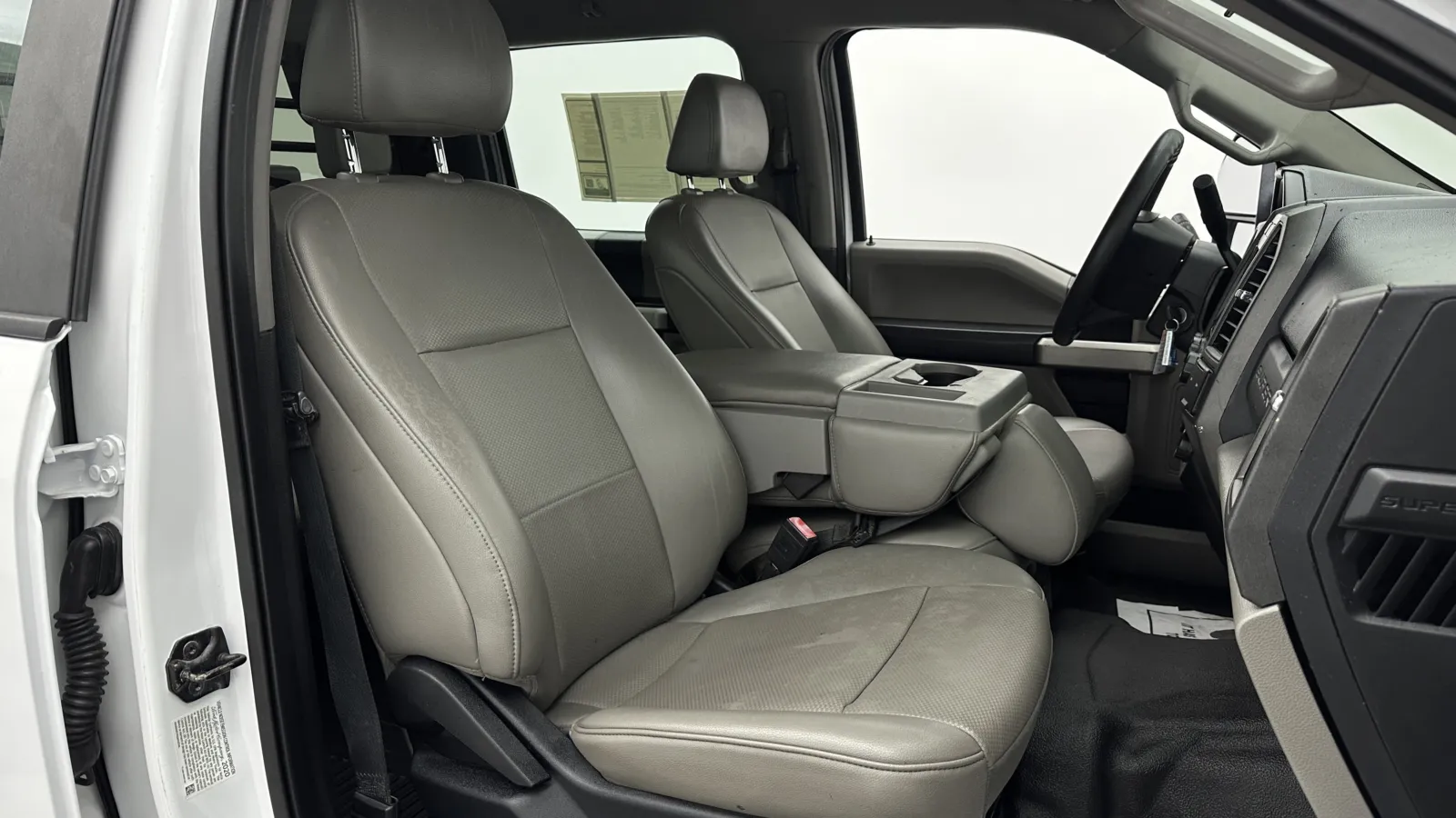 2020 Ford F-350 Super Duty Chassis Cab XL - Photo 28
