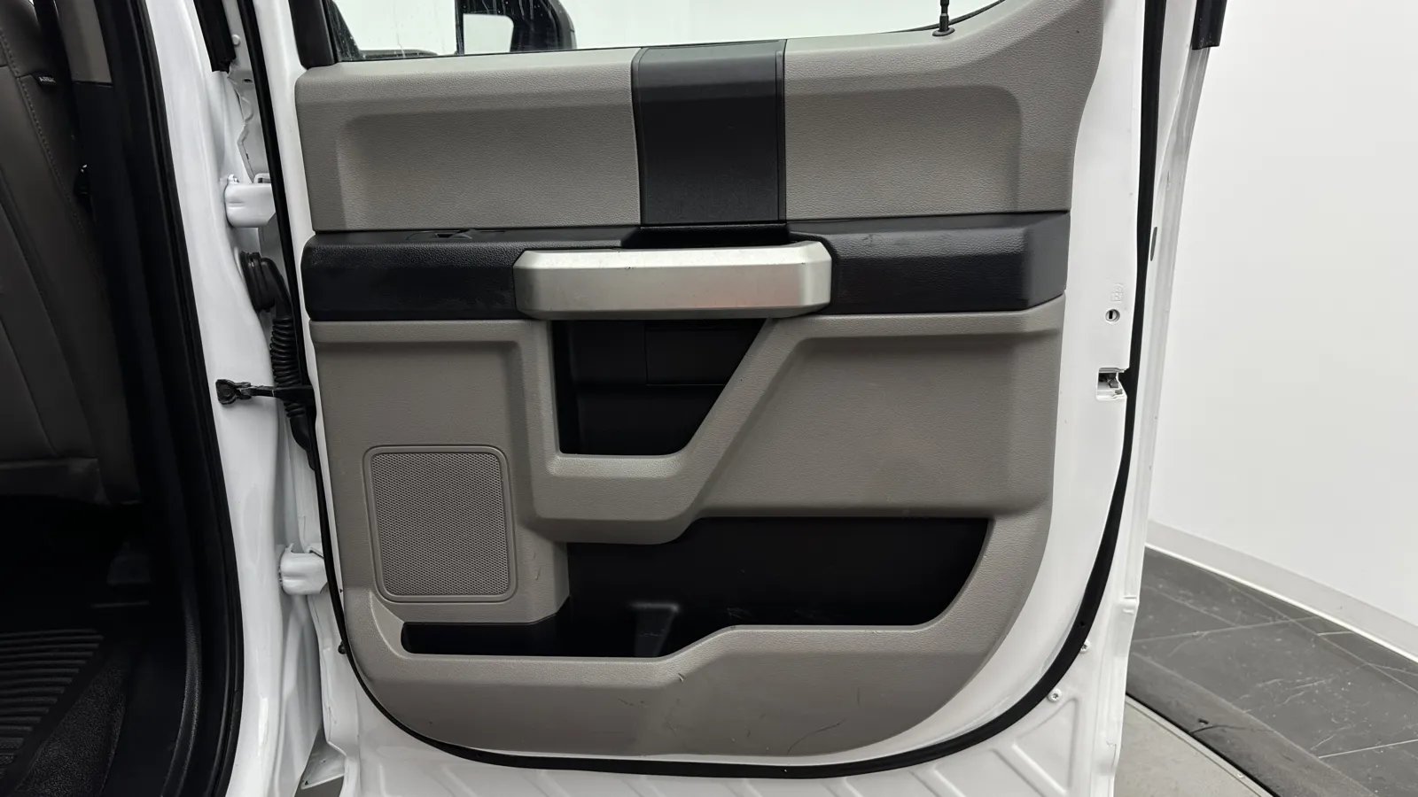 2020 Ford F-350 Super Duty Chassis Cab XL - Photo 25