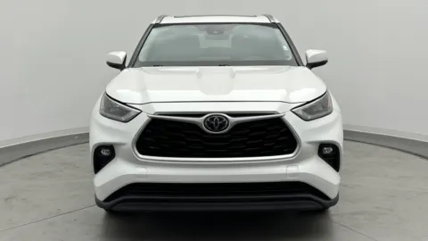 Photos of 2020 Toyota Highlander XLE for sale in Jacksonville, FL at Auto Boutique Florida